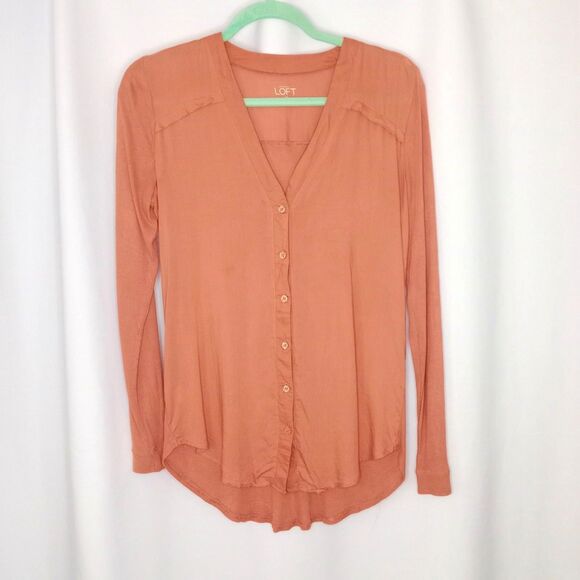 Ann Taylor Loft Rayon Button Front Blouse Lghtwght Flowy Long Slve Ribbed Top XS - Picture 1 of 4